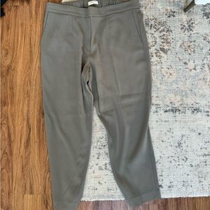 Aritzia Babaton work pants! Amazing green color and perfect for in office